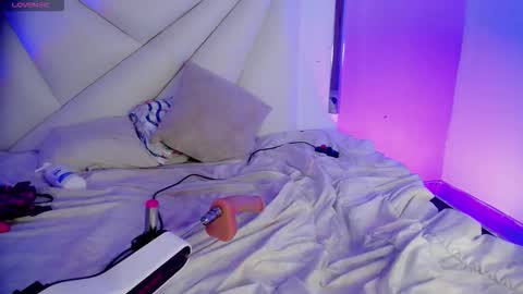 Snapshot of isabela_saenzz chatting on September 2025 04:28:02 AM I S A B E L A ISA online show from September 2025 04:28:02 AM