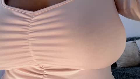 isabelateran online show from May 2026 06:02:02 PM