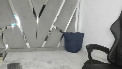 isabelht online show from February 2026 05:05:01 AM