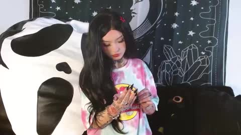    online show from October 2025 09:26:02 PM