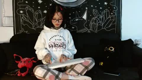    online show from November 2025 11:43:02 PM