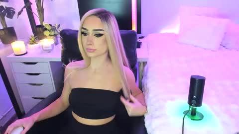 Isabella Baby online show from November 2025 06:09:02 PM