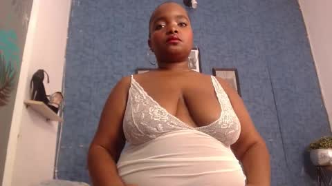 Snapshot of isabella_brown19 chatting on November 2025 11:41:01 AM ISABELLA online show from November 2025 11:41:01 AM