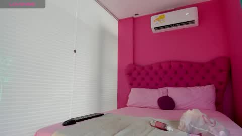 Isabella  online show from September 2025 06:46:02 PM