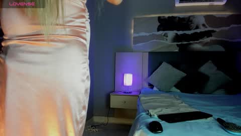 Isabella  online show from October 2025 08:17:01 PM