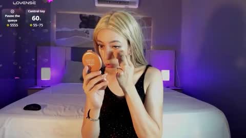 Isabella  online show from October 2025 07:11:02 PM