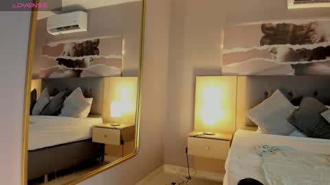 Isabella  online show from October 2025 09:47:02 PM