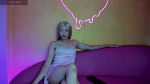 Isabella  online show from October 2025 07:01:02 PM