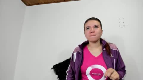 isabella_jaramillo online show from November 2025 12:05:01 PM