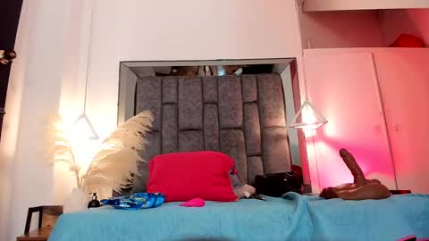 Snapshot of isabella_lopez_ chatting on February 2025 12:43:01 PM Isabel Lopez online show from February 2025 12:43:01 PM