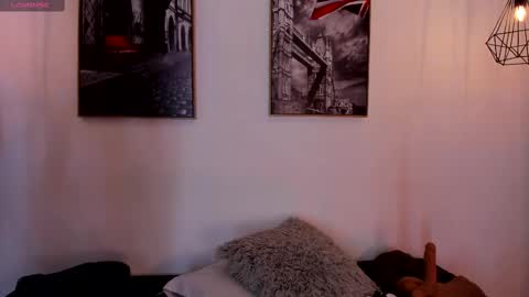 Snapshot of isabella_lopez_ chatting on March 2025 12:00:01 PM Isabel Lopez online show from March 2025 12:00:01 PM