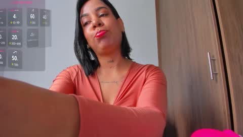 Snapshot of isabella_lopez_ chatting on October 2025 12:03:02 PM Isabel Lopez online show from October 2025 12:03:02 PM