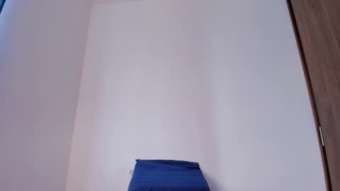 Snapshot of isabella_lopez_ chatting on November 2025 12:40:02 PM Isabel Lopez online show from November 2025 12:40:02 PM