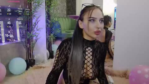 Snapshot of isabella_luxx chatting on October 2025 03:57:02 PM Isabella online show from October 2025 03:57:02 PM