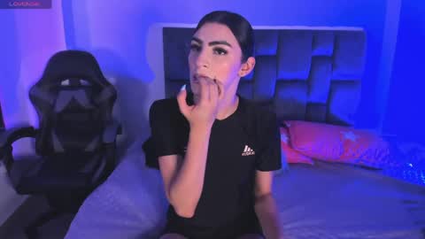 Snapshot of isabella_moon9 chatting on April 2026 11:56:01 AM Isabella Moon9 online show from April 2026 11:56:01 AM