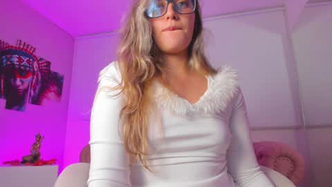 Snapshot of isabella_rross chatting on December 2024 09:53:02 AM Isabella Rros online show from December 2024 09:53:02 AM