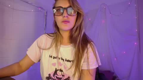 Isabella Rros online show from December 2025 11:09:02 PM