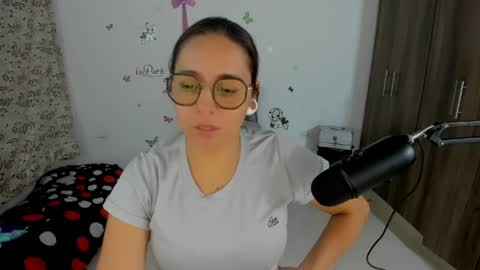 Isabella online show from April 2026 11:43:02 PM