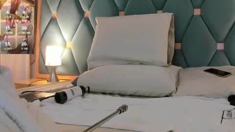 Snapshot of isabella_walton_ chatting on October 2025 11:22:02 AM Bella online show from October 2025 11:22:02 AM