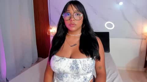 isabella zc online show from December 2025 08:50:02 PM