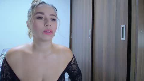isabellaa_smith03 online show from May 2026 10:42:01 AM