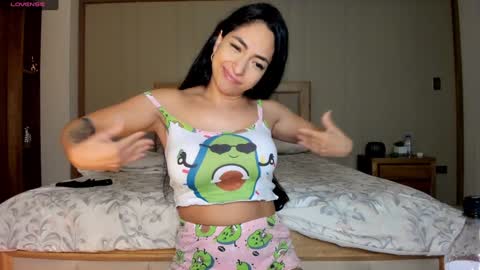 Snapshot of isabellabeker_ chatting on January 2025 03:01:01 AM ISABEL online show from January 2025 03:01:01 AM