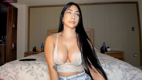 Snapshot of isabellabeker_ chatting on January 2025 07:47:02 AM ISABEL online show from January 2025 07:47:02 AM