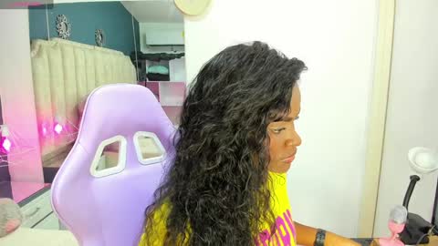 Snapshot of isabellabroms21 chatting on January 2025 08:48:02 PM v online show from January 2025 08:48:02 PM