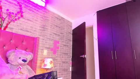 Snapshot of isabellabroms21 chatting on February 2025 07:38:02 PM v online show from February 2025 07:38:02 PM