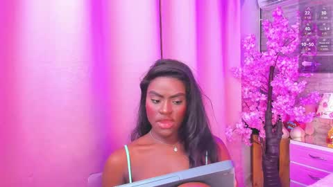 Snapshot of isabellabroms21 chatting on February 2025 11:25:02 PM v online show from February 2025 11:25:02 PM