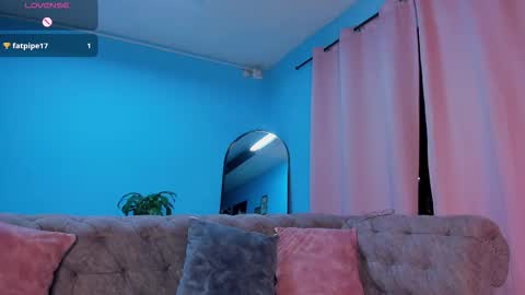 Snapshot of isabellabroms21 chatting on March 2026 12:27:02 AM v online show from March 2026 12:27:02 AM