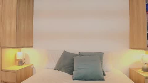 Isabella  online show from September 2025 01:55:01 PM