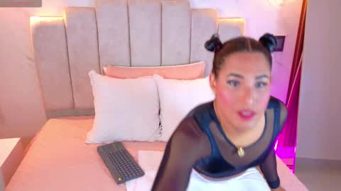 Snapshot of isabellaho1317 chatting on October 2025 10:42:02 PM Isabella online show from October 2025 10:42:02 PM