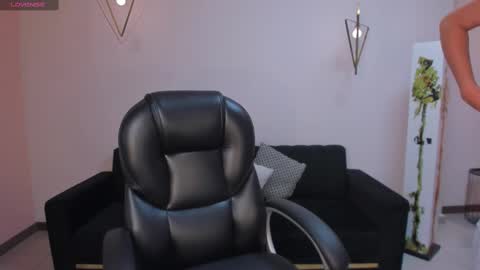 Isabella Kroft online show from March 2025 12:20:01 PM