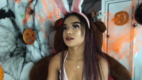 isabellalov online show from October 2025 01:43:02 PM