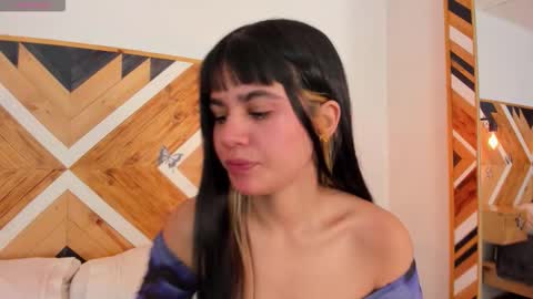 Isabella  online show from November 2025 11:43:02 AM