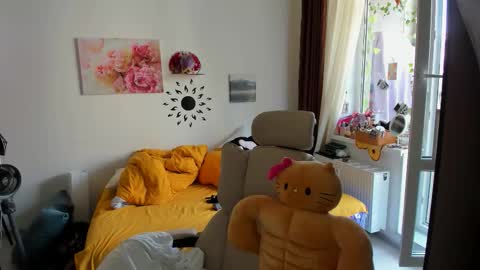 Isabella online show from September 2025 11:32:01 AM