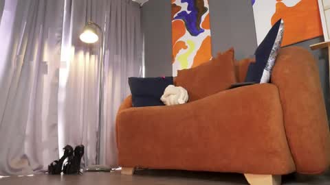Help me with your follow independent model isabela online show from May 2026 08:28:02 PM