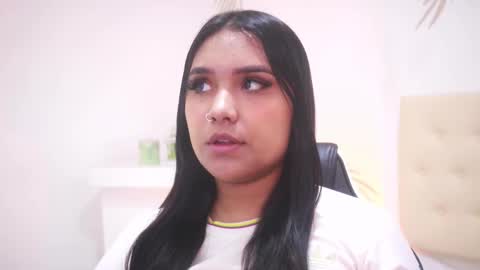 Snapshot of isabelle_lane chatting on December 2025 12:25:02 PM online show from December 2025 12:25:02 PM