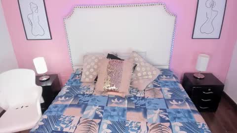 isabelle_moreau online show from February 2026 12:30:01 PM