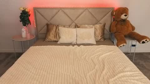 Isabelle online show from March 2026 04:27:02 AM