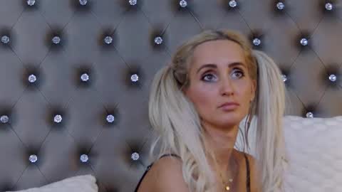 Snapshot of isabelleethan chatting on February 2025 12:29:01 PM IsabelleEthan online show from February 2025 12:29:01 PM