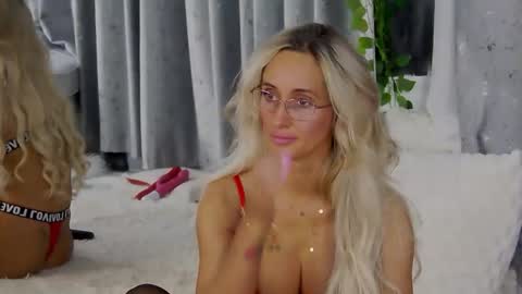 Snapshot of isabelleethan chatting on November 2025 02:32:01 AM IsabelleEthan online show from November 2025 02:32:01 AM