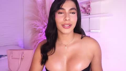 Snapshot of isabellefoxx chatting on July 2026 05:01:01 AM Isa online show from July 2026 05:01:01 AM