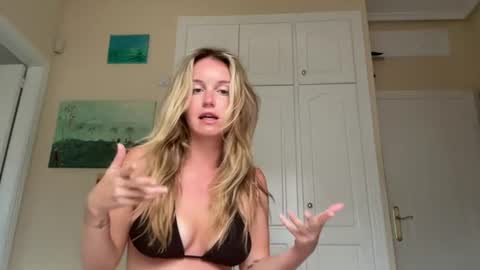 isabellesings online show from August 2026 06:10:02 PM