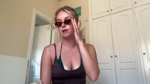 isabellesings online show from August 2026 02:11:01 PM