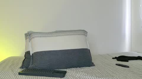 Isabella Hilton online show from May 2026 02:10:01 PM
