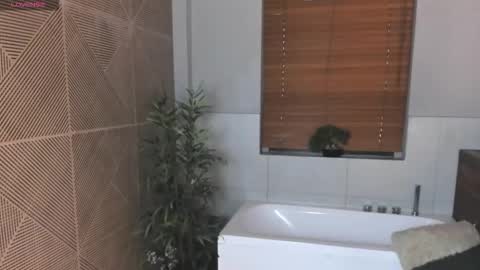 I S A  S AN D E R S  online show from October 2025 07:47:01 PM