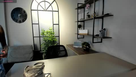 I S A  S AN D E R S  online show from October 2025 07:59:01 PM