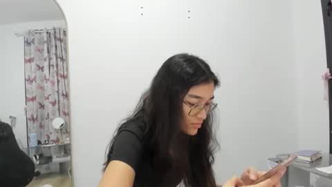 Snapshot of isasuarezzzz chatting on March 2026 08:59:01 PM Isa Suarez online show from March 2026 08:59:01 PM